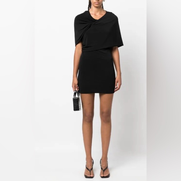 andamane Dresses & Skirts - THE ANDAMANE
twist-detail sleeveless minidress it’s 40- XS